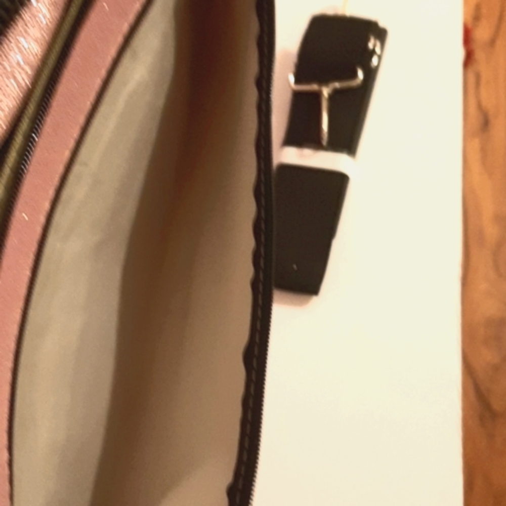 Large Weekender Bag.      Smoke free home - Picture 6 of 6
